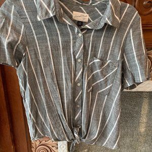 Collared Button-Down Crop Top | M